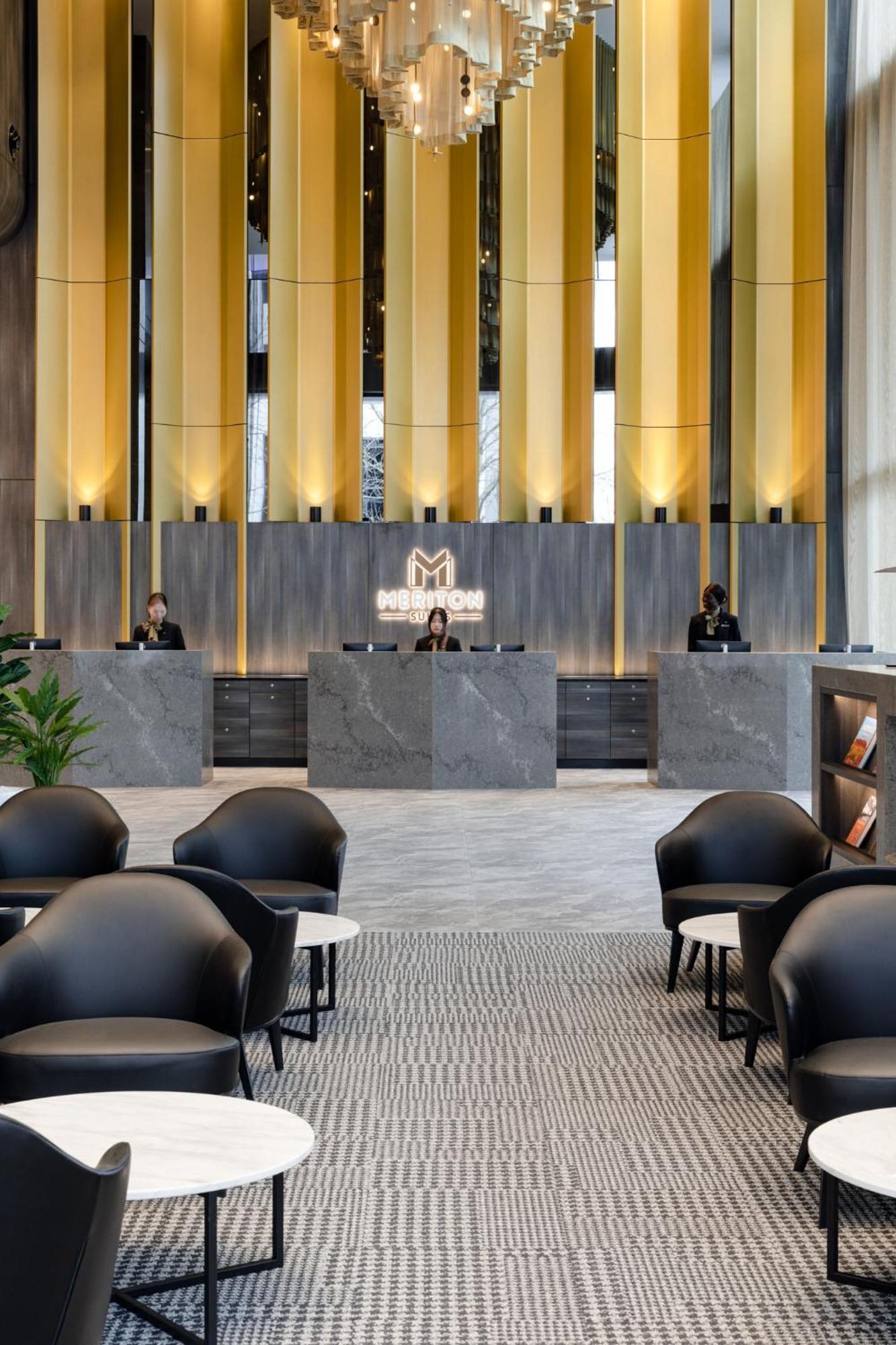 Meriton Suites Canberra Bagian luar foto The lobby of the hotel