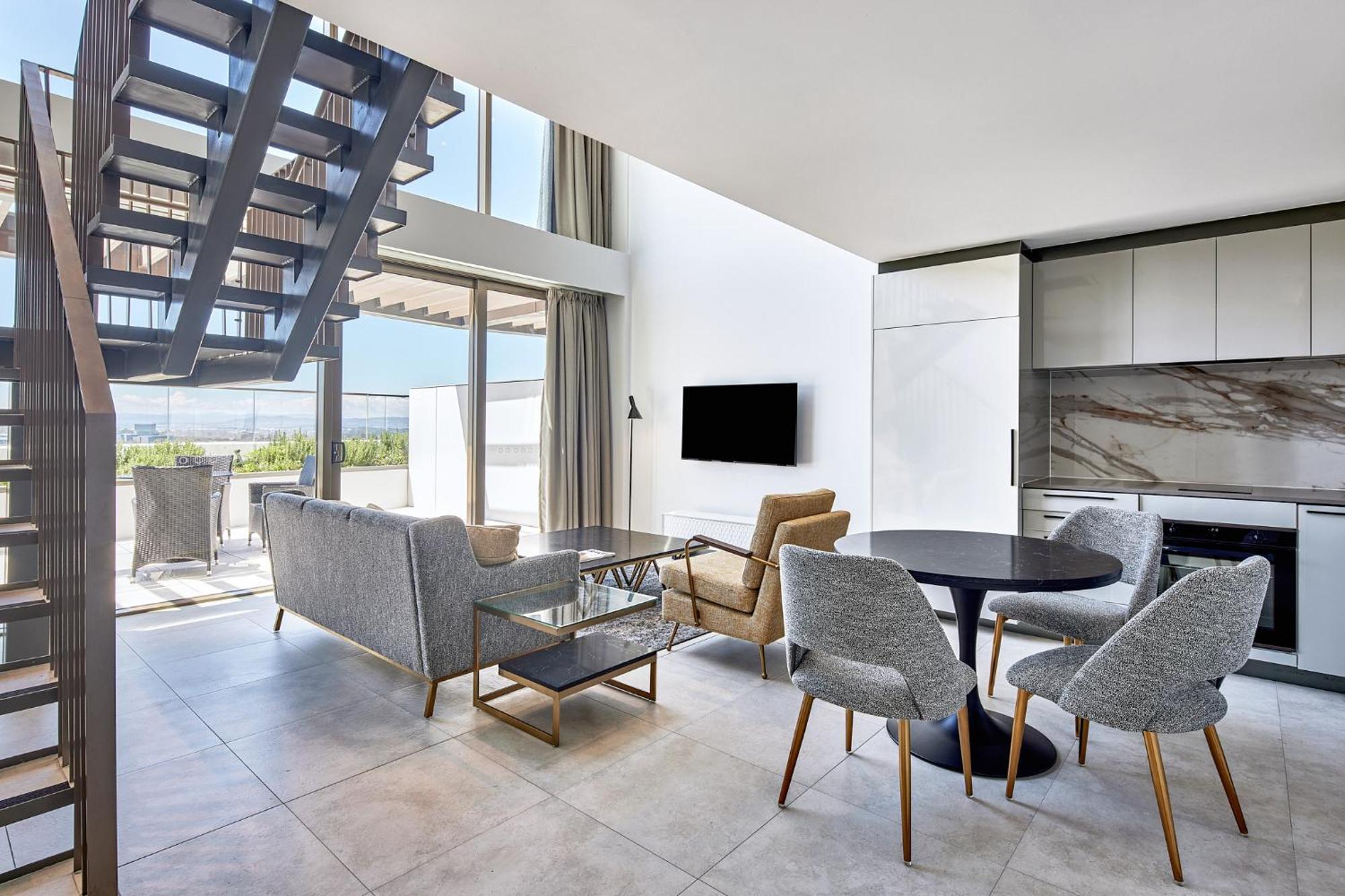 Meriton Suites Canberra Bagian luar foto A living room at the hotel