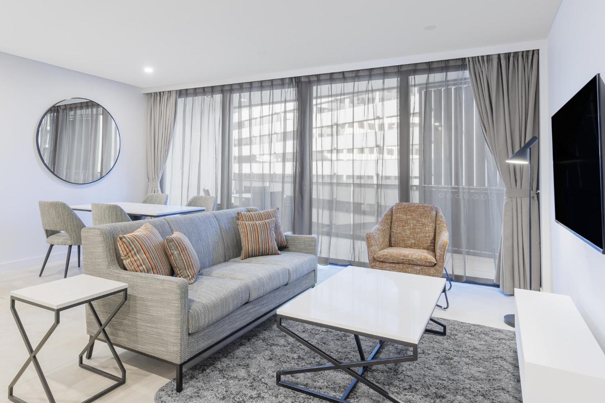 Meriton Suites Canberra Bagian luar foto The interior of a typical apartment