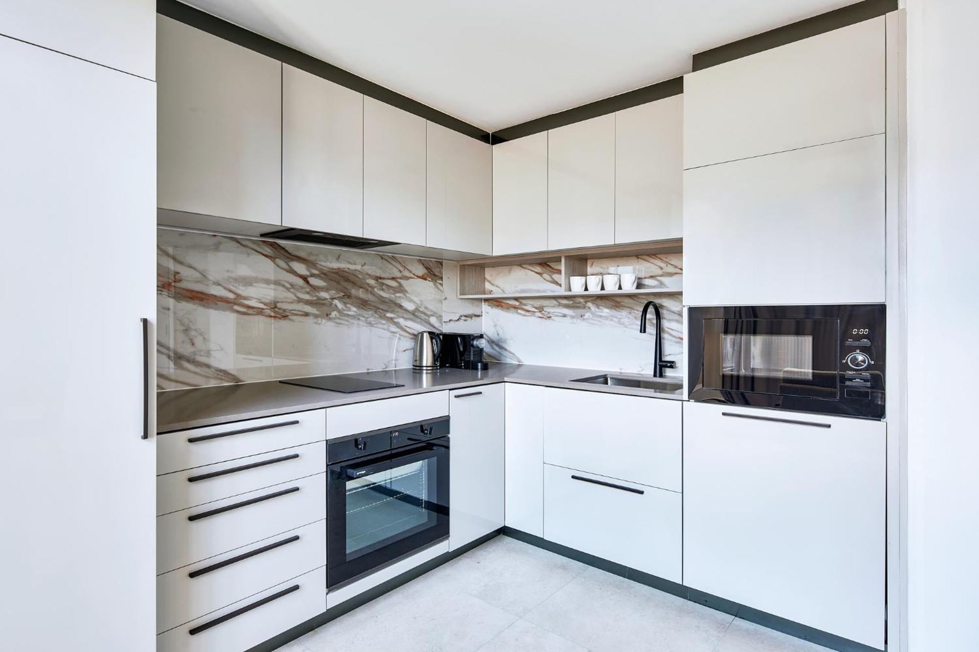 Meriton Suites Canberra Bagian luar foto A modern kitchen