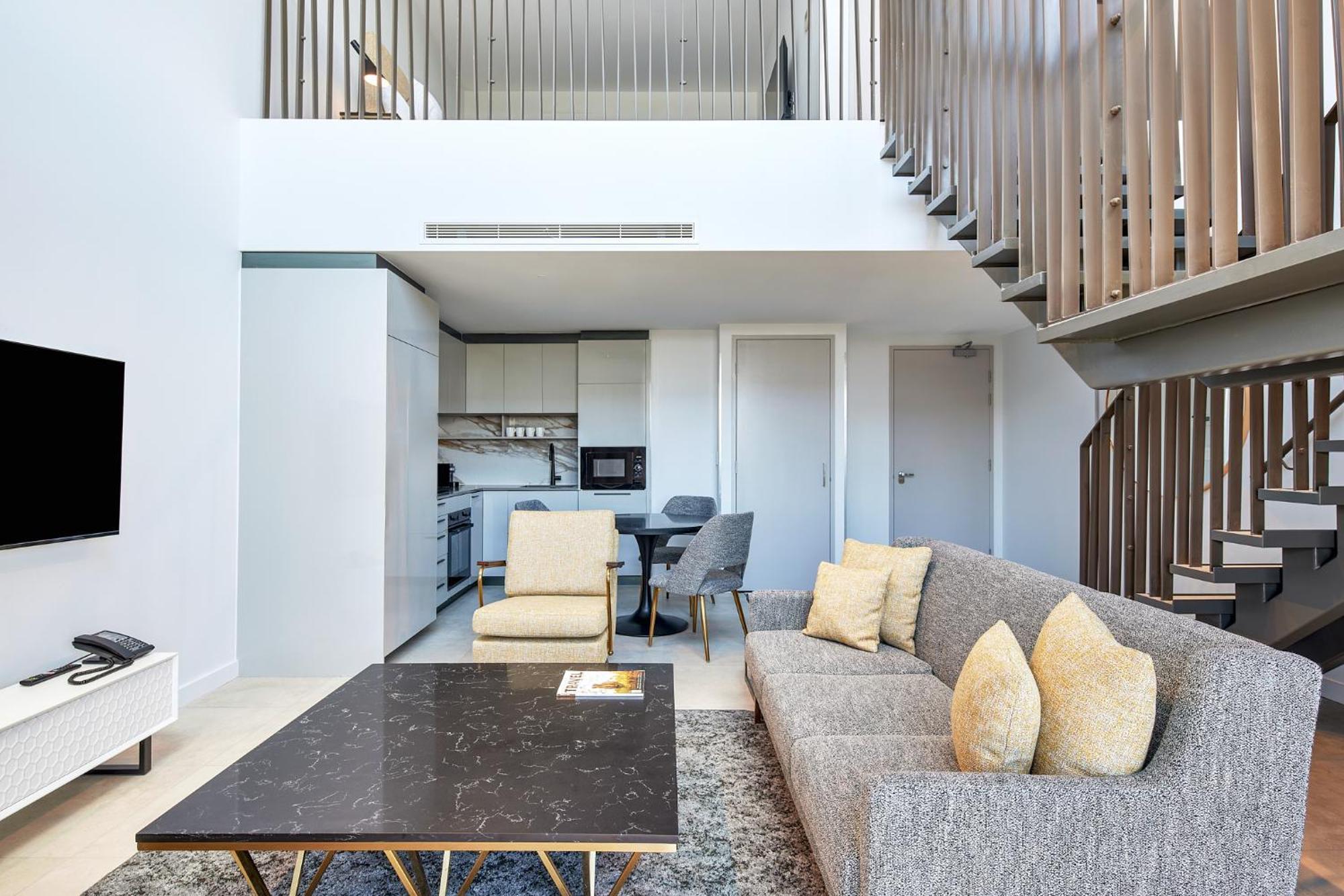 Meriton Suites Canberra Bagian luar foto The interior of a duplex apartment