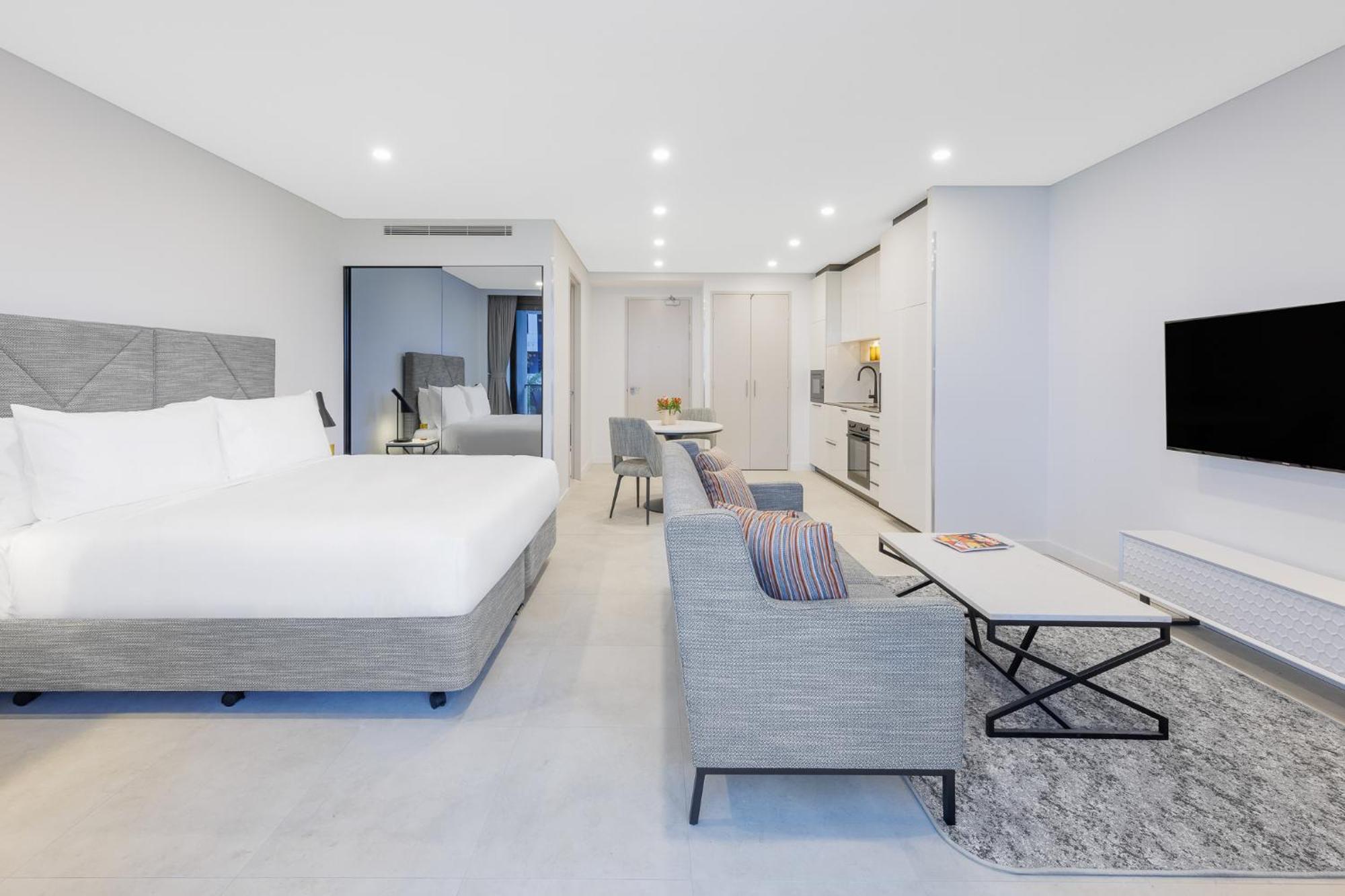 Meriton Suites Canberra Bagian luar foto Studio apartment