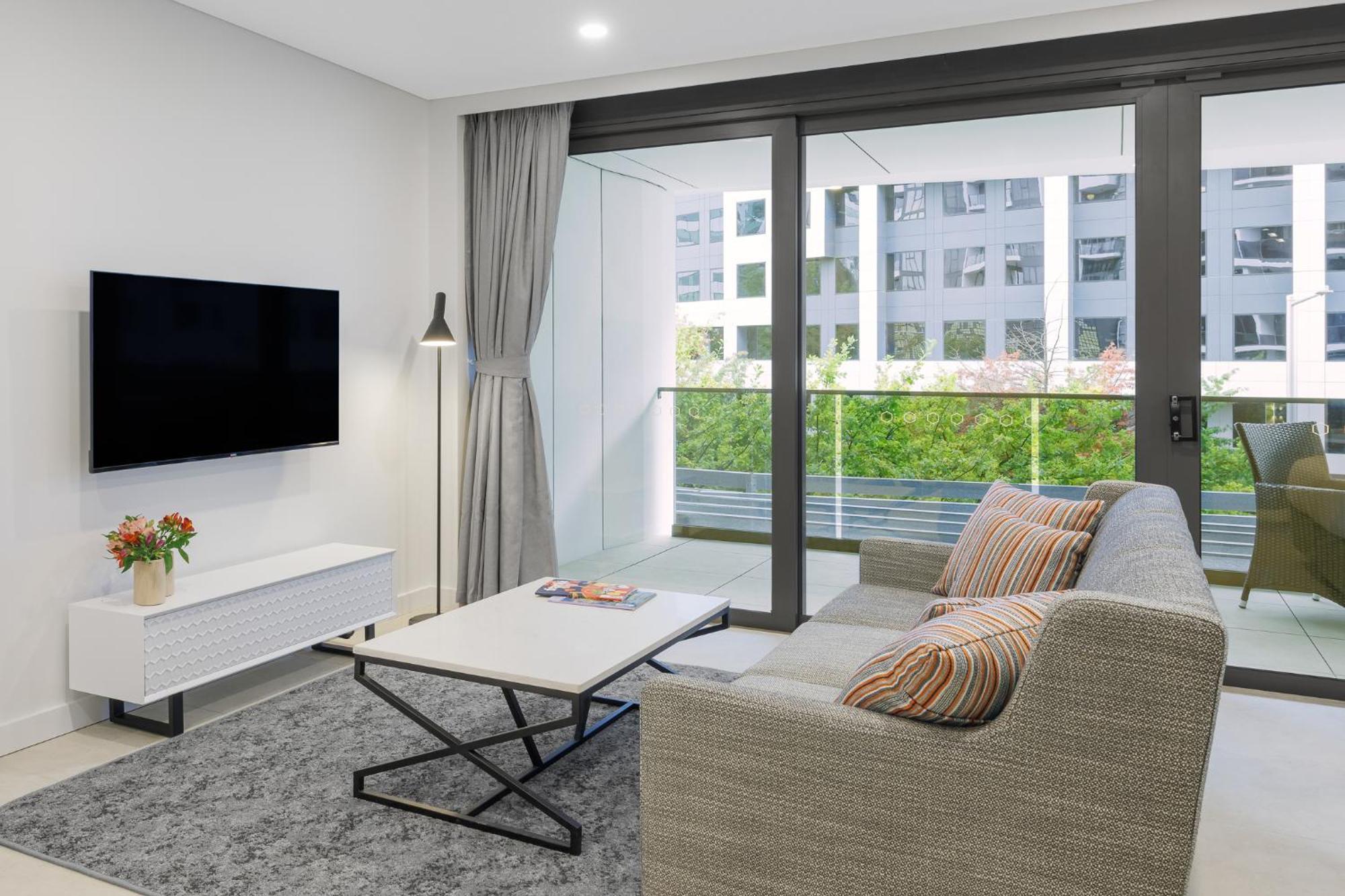 Meriton Suites Canberra Bagian luar foto Living room